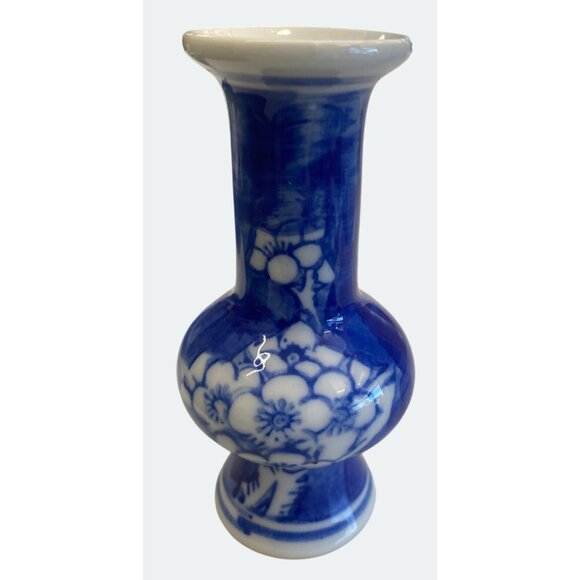 Blue & White Ceramic Vase With Floral Design Small Bud Vase Hand-Painted Decorat - Picture 1 of 4